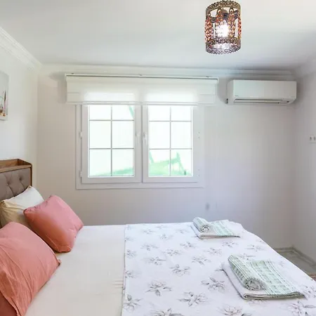 Yaniklar 2 Bedroom 1668 *